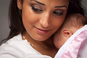 Thumbnail image - Pregnant woman using a Continuous Glucose Monitor